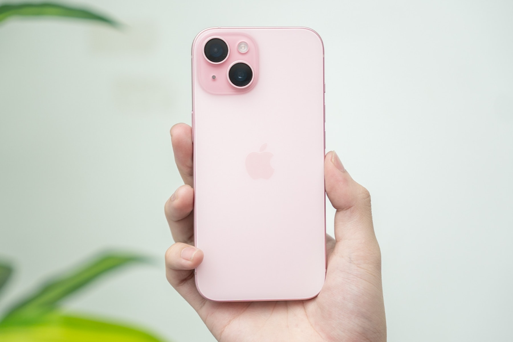 iPhone 15 giảm giá “sốc” dịp 2/9: Chỉ từ 12,49 triệu đồng, vẫn mạnh ngang flagship mới